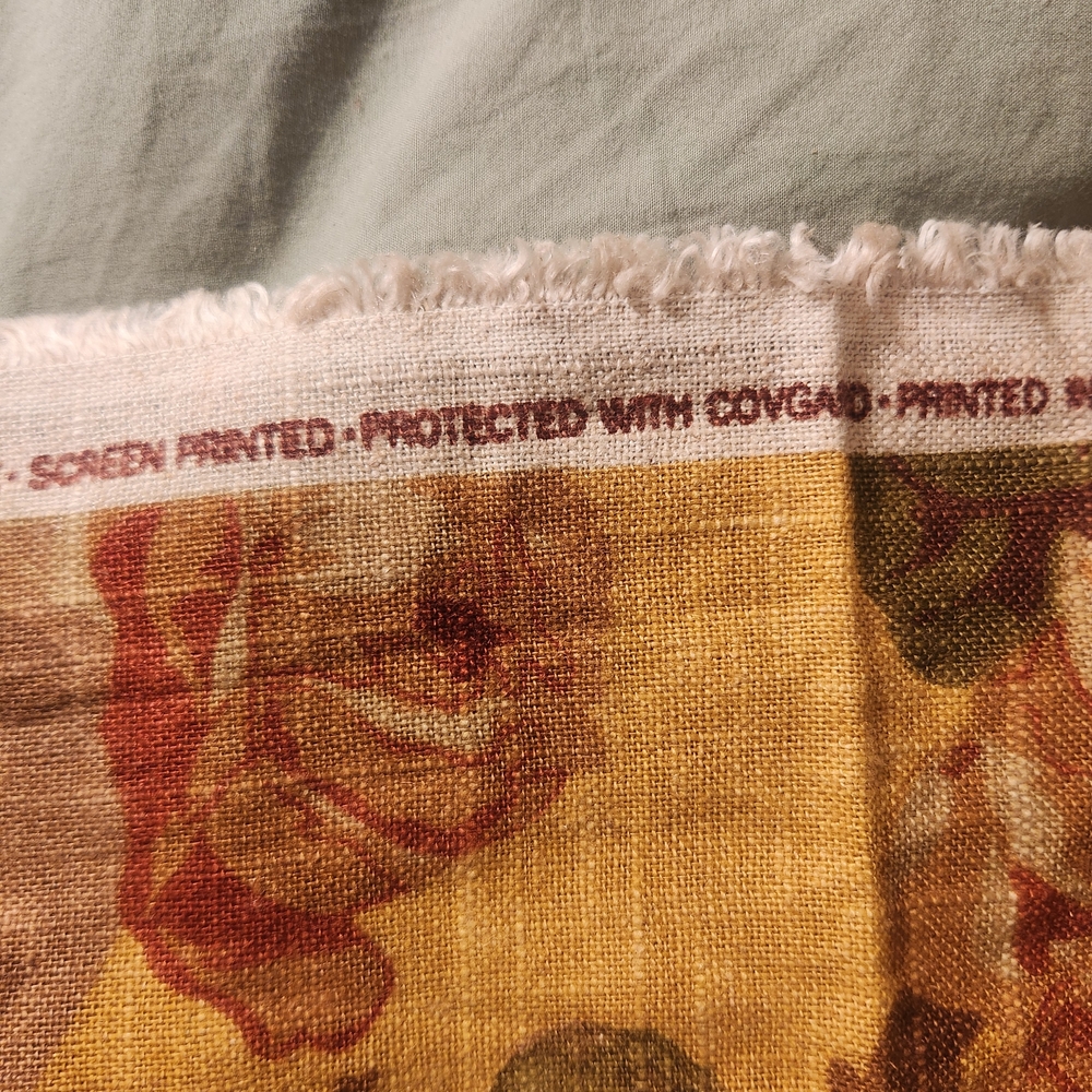 Floral Patterned Heavy Linen Fabric in Red, Green and Yellow. - Picture 11 of 14